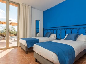 4 slaapkamers, een strijkplank/strijkijzer, internet, beddengoed