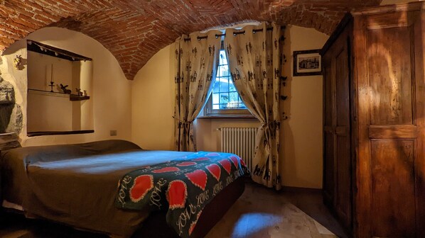 2 bedrooms, desk, free WiFi, bed sheets