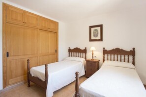 4 bedrooms, iron/ironing board, travel cot, free WiFi
