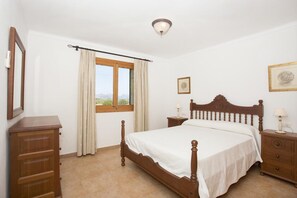 4 soverom, strykejern/-brett, reiseseng for barn og wi-fi (inkludert)