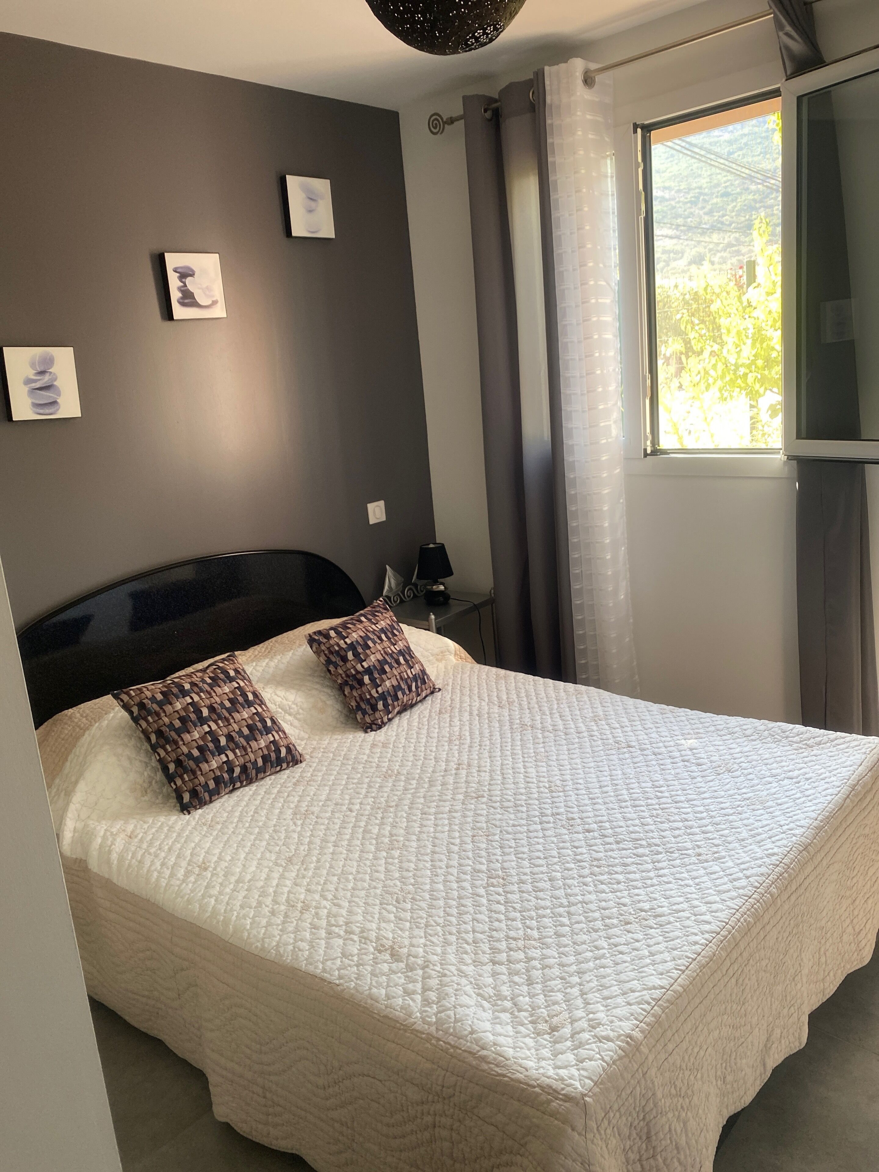 3 室のベッドルーム、デスク、アイロン / アイロン台、WiFi (無料)