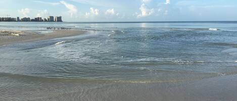 海灘、躺椅、沙灘巾