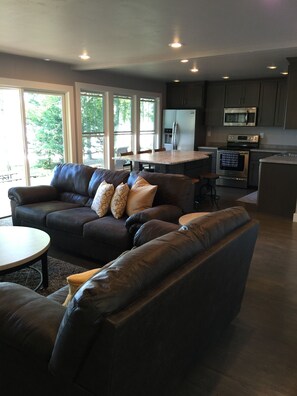 TV, fireplace, DVD player - Newly Remodeled 4 bedroom Cottage with Stunning views of Beautiful Lake Metonga (Crandon)