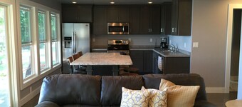 Newly Remodeled 4 bedroom Cottage with Stunning views of Beautiful Lake Metonga