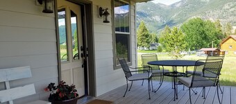Epic Views - Peaceful, Eco-friendly Home - 30 Minutes to Glacier National Park 