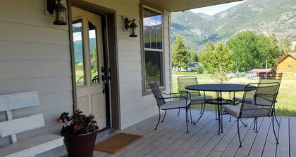 Epic Views - Peaceful, Eco-friendly Home - 30 Minutes to Glacier National Park