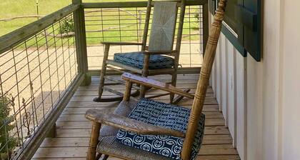 Ihana mökki sijaitsee vain 3 minuutin päässä Fredericksburgin keskustasta.