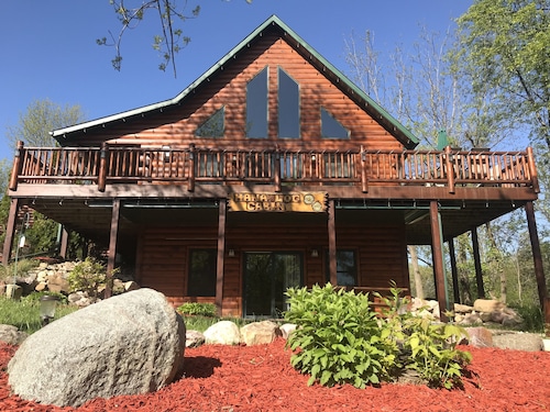 Hana Log Cabin near Devil's Lake
