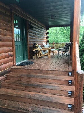 Terrace/patio - Hana Log Cabin near Devil's Lake (Baraboo)
