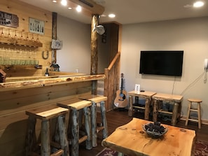 Bar (on property) - Hana Log Cabin near Devil's Lake (Baraboo)