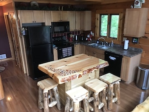 Fridge, microwave, oven, stovetop - Hana Log Cabin near Devil's Lake (Baraboo)