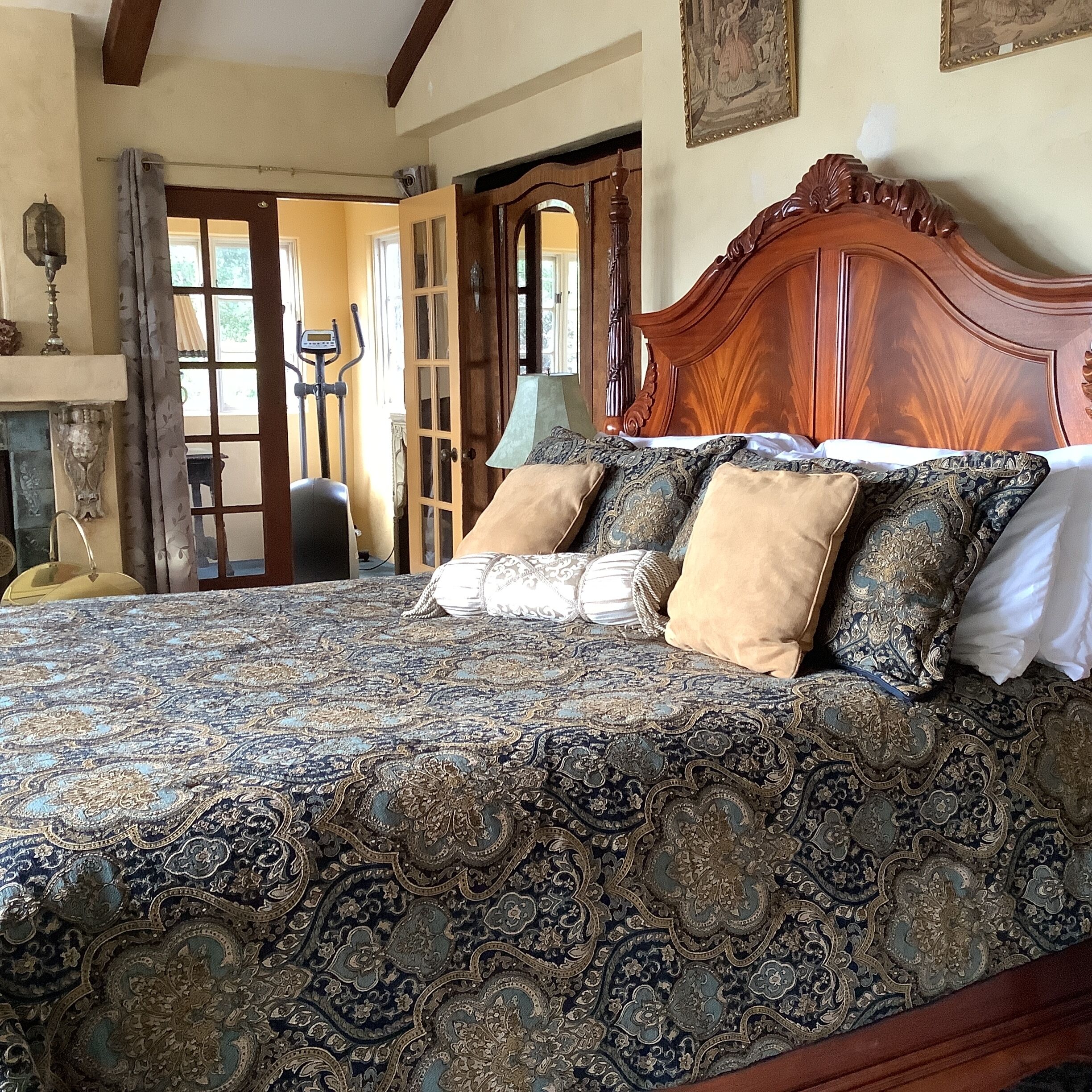 4 多间卧室、办公桌、熨斗/熨衣板、WiFi