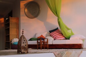 Interior - Cozy lounge with pool and atmosphere (Todos Santos)