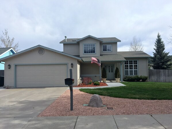 Exterior - Peak View Retreat, 3 Bedroom Sleeps 6 (Flagstaff)