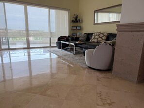 Smart-TV, Kamin, Videospiele, Arbeitsbereiche