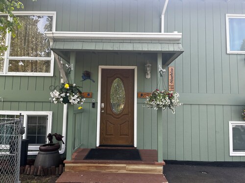 Your AK Home Away from Home in Alaska! Private DOWNSTAIRS/BASEMENT 2 bedroom apt