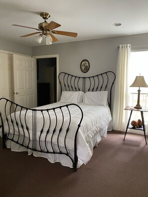 3 makuuhuonetta, silitysrauta/-lauta, Wi-Fi, vuodevaatteet