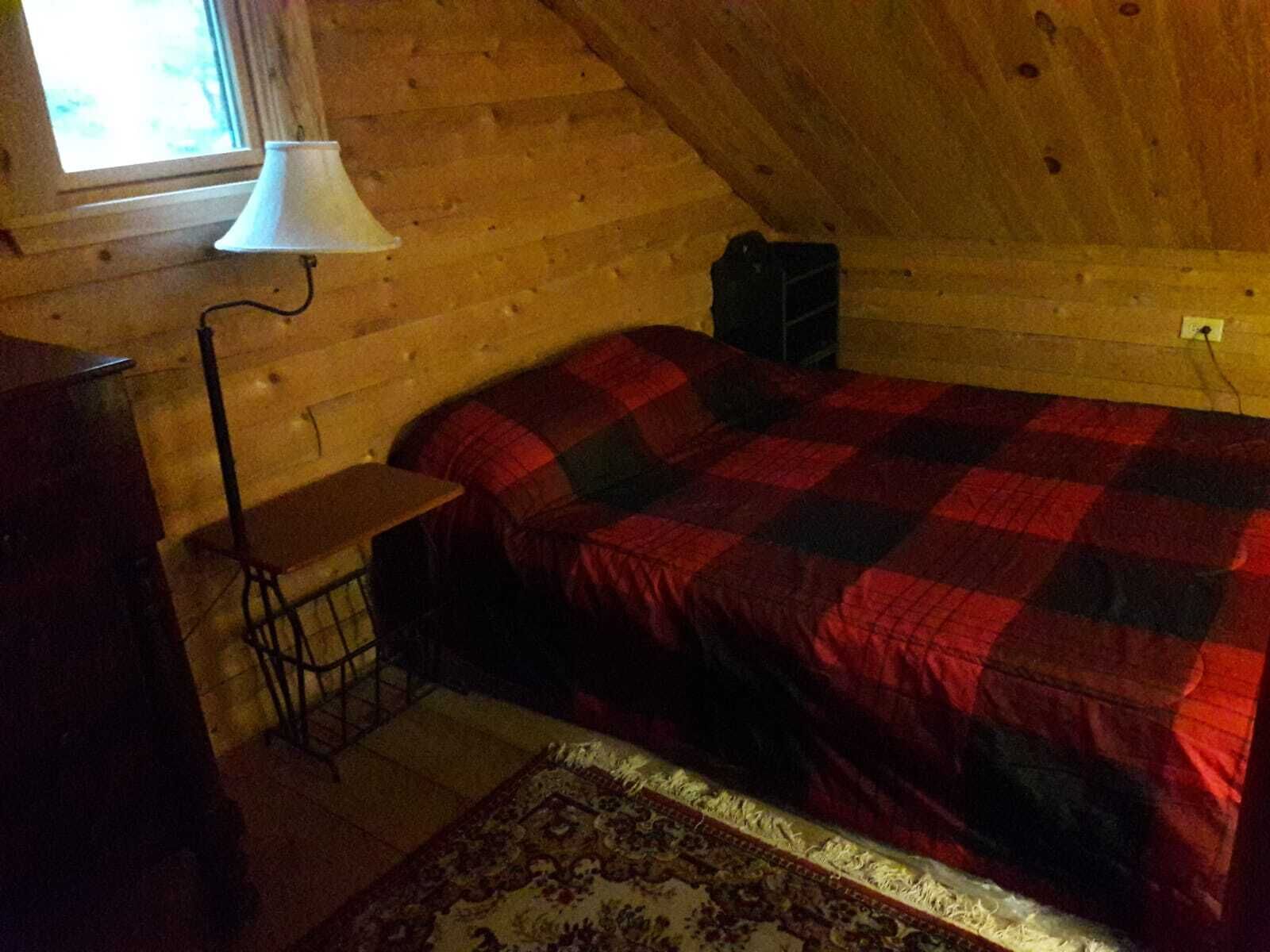 3 bedrooms, desk, Internet