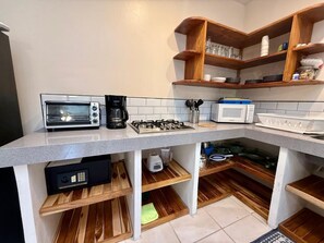 雪櫃、微波爐、焗爐、爐具