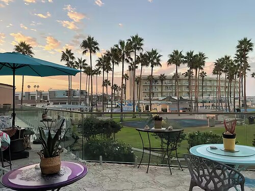 Outdoor Retreat with Panoramic Ocean Vistas, Sunrises, and Sunsets.