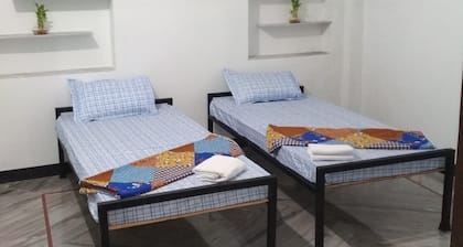 Rudra quedarse en casa. "Visítenos" como invitado y váyase como miembro de la familia