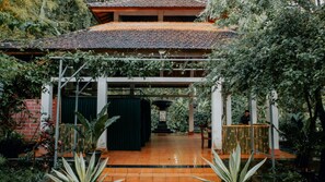 Hot stone massages, Thai massages, massages - Puri Sunny Guesthouse (Munduk)