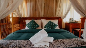 Superior Double Room | Desk, free WiFi, bed sheets - Puri Sunny Guesthouse (Munduk)