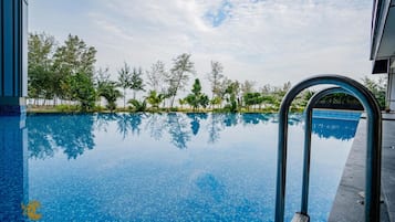 Kolam renang terbuka