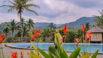 Kolam renang outdoor