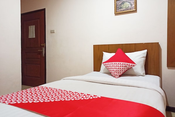 Economy Single Room | Desk, soundproofing, free WiFi, bed sheets