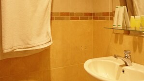 Deluxe Suite | Bathroom - Capital O 142 Hotel Al Furqon Syariah (Palembang)