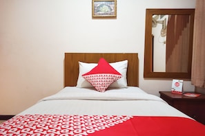 Economy Single Room | Desk, soundproofing, free WiFi, bed sheets