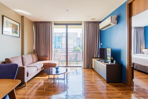 1-Bedroom Suite | Oppholdsområde | Flatskjerm-TV