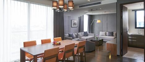 Penthouse | Minibar, in-room safe, desk, soundproofing