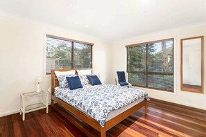 3 chambres, fer et planche à repasser