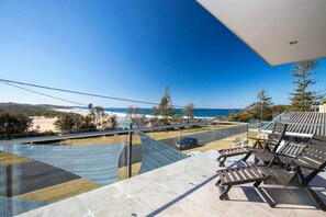 Outdoor dining - Dolphin Views Summary (Dolphin Point)