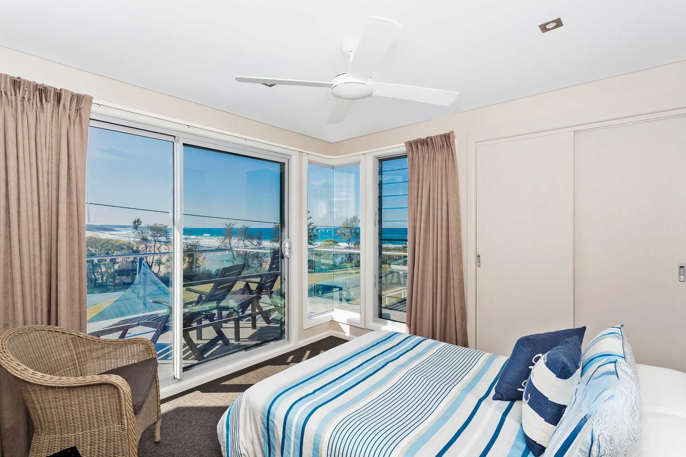 5 bedrooms, bed sheets