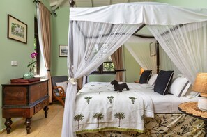 In-room safe, desk, soundproofing, iron/ironing board - Why House (Unawatuna)