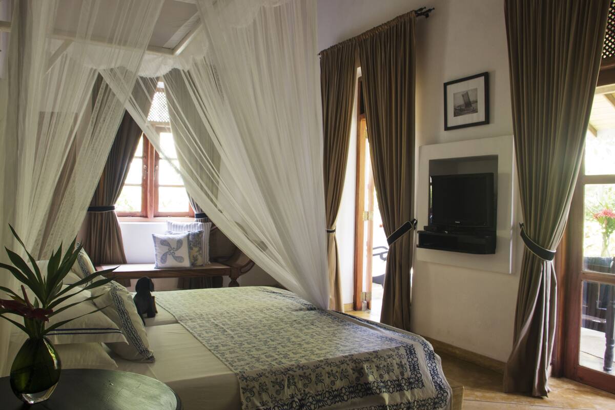 Garden House Room 4 | In-room safe, desk, soundproofing, iron/ironing board (on request)