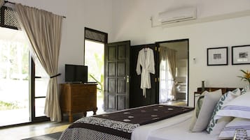 Garden Bungalow Room 9 | 1 bedroom, in-room safe, desk, soundproofing