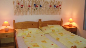 Laptop workspace, WiFi (free), bed sheets - Feszek Aparts (Vonyarcvashegy)