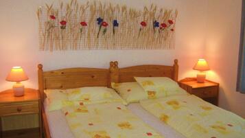 Laptop workspace, free WiFi, bed sheets