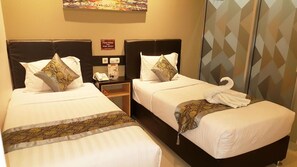 Desk, free WiFi - Sunrise Hotel Jogja (Depok)
