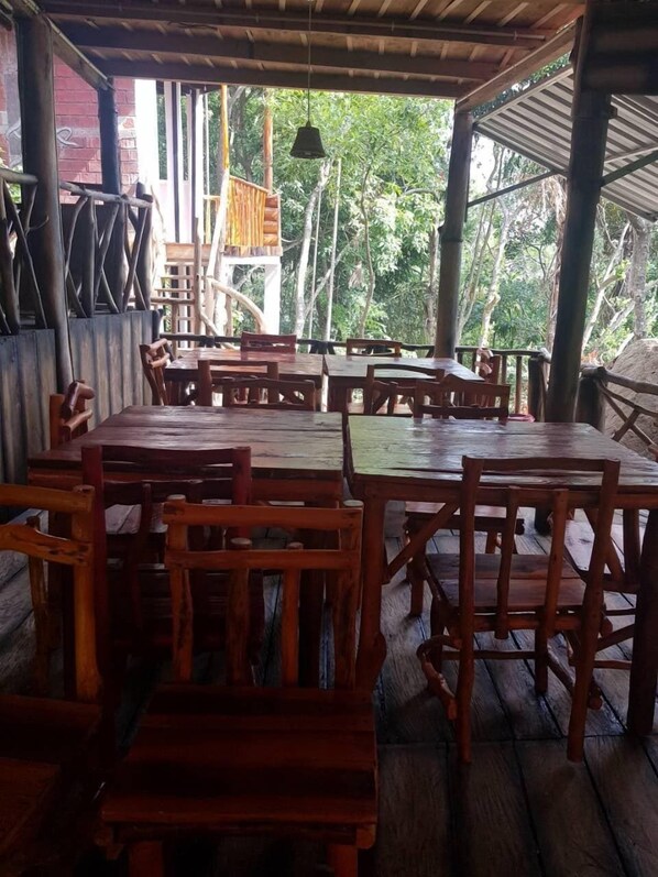 อาหารและเครื่องดื่ม