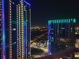 住宿正面 - 傍晚/夜晚