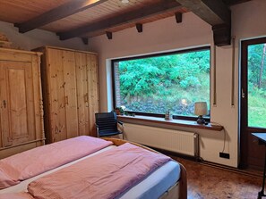 3 bedrooms, iron/ironing board, travel crib, WiFi