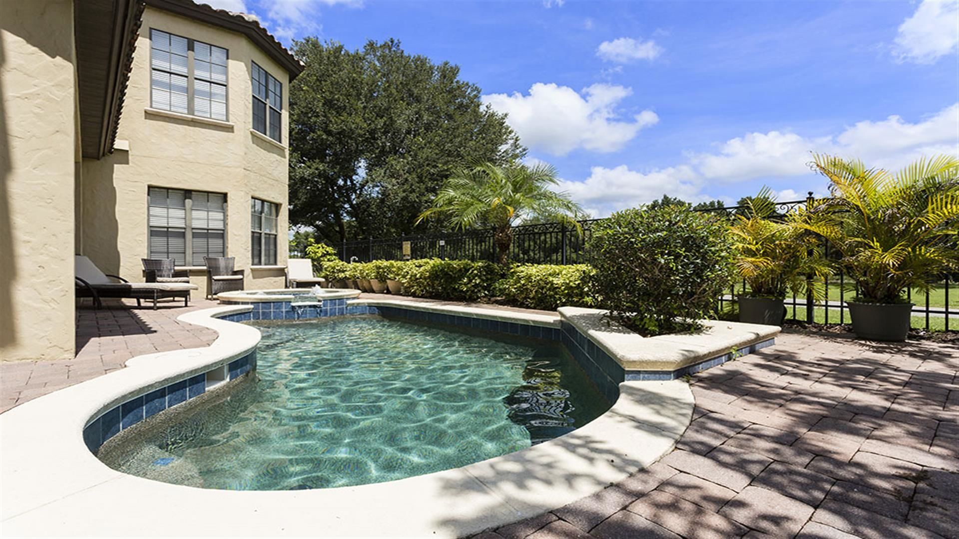 8 outdoor pools, pool umbrellas, pool loungers