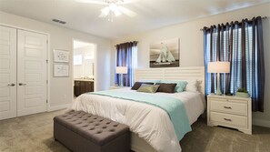 Perhehuvila, poreamme, puutarha-alue | 5 makuuhuonetta, kannettavalle tietokoneelle sopiva työtila