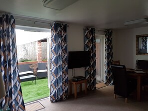 Deluxe Cottage, 1 Bedroom | Living room - 1 The Mews (Derby)