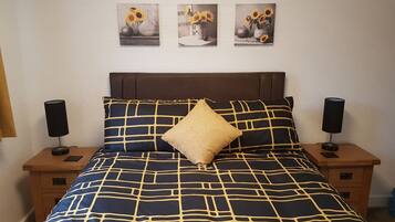 Deluxe Cottage, 1 Bedroom | 1 bedroom, premium bedding, down duvets, individually decorated